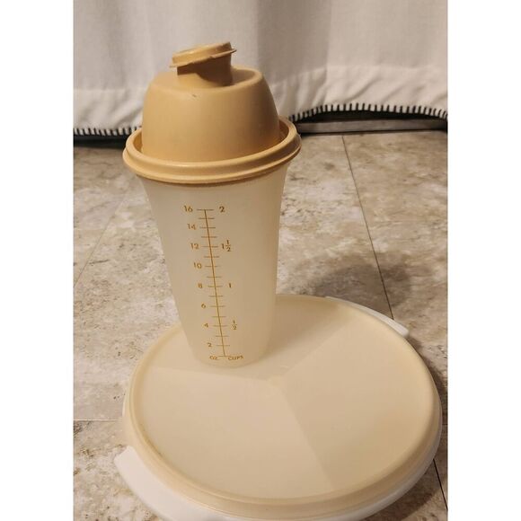 Tupperware shaker container, vintage - Picture 1 of 6